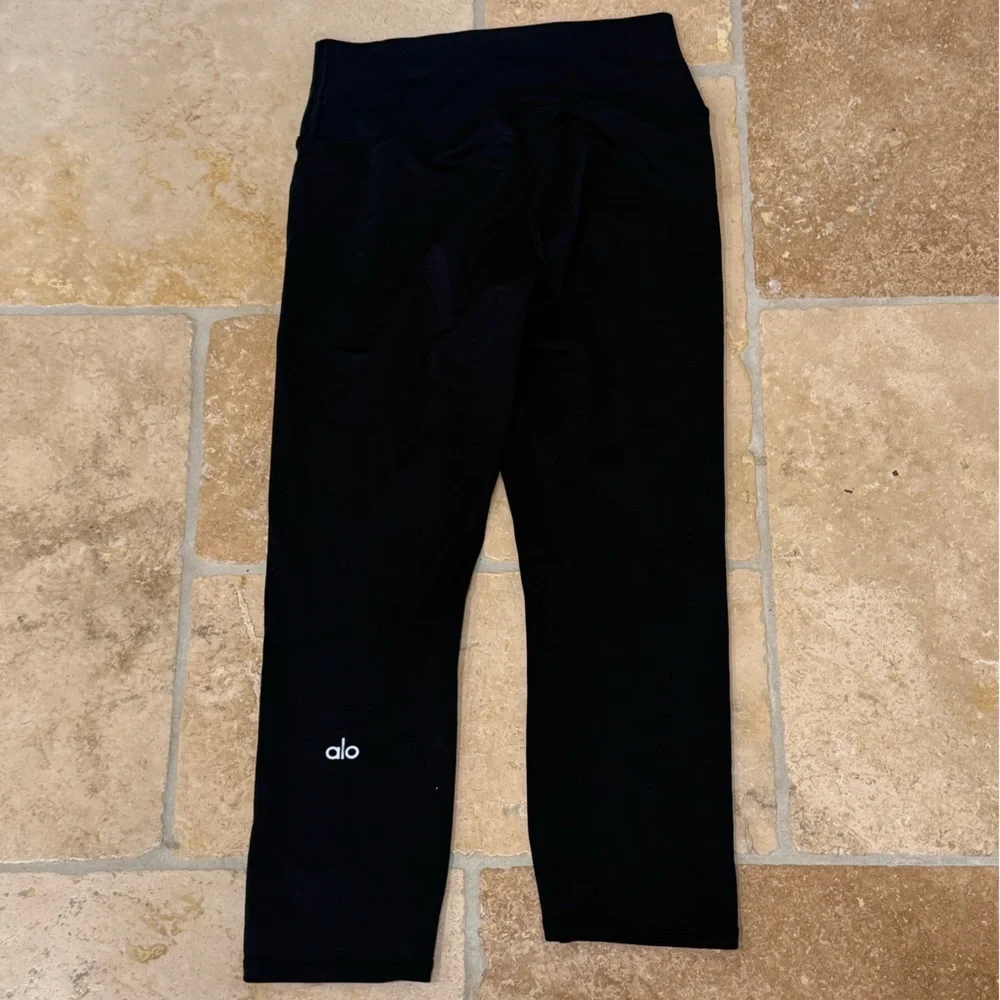 Alo Yoga High-Waist Airbrush Capri Leggings Black size small - Picture 8 of 8